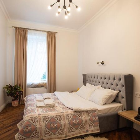 Friends House- Сучасні Апартаменти В Центрі Львова Exterior foto
