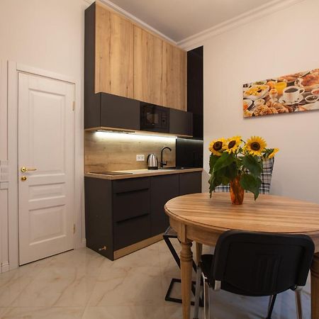 Friends House- Сучасні Апартаменти В Центрі Львова Exterior foto