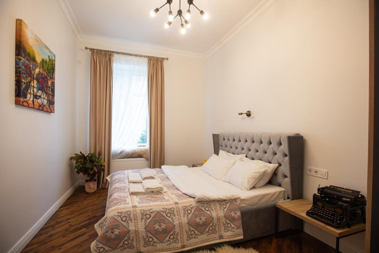 Friends House- Сучасні Апартаменти В Центрі Львова Exterior foto