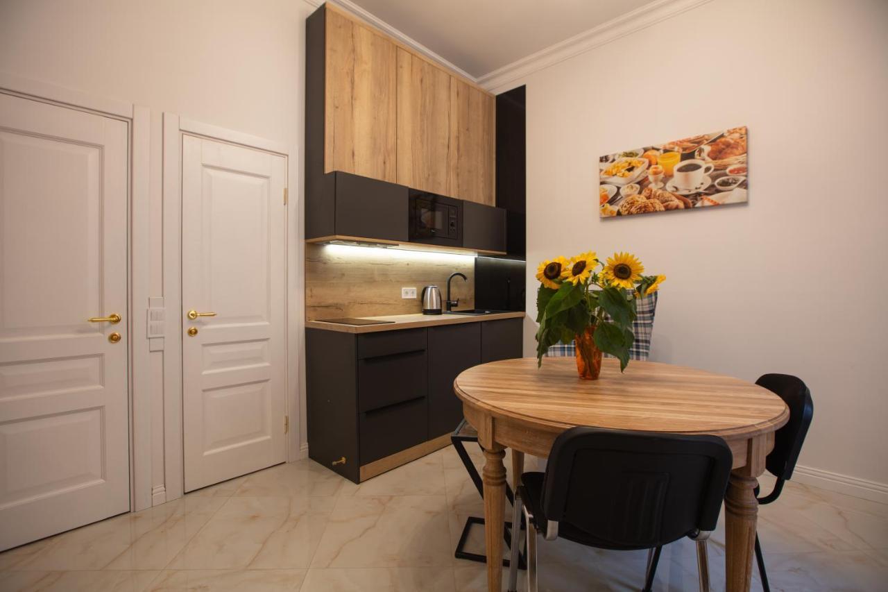 Friends House- Сучасні Апартаменти В Центрі Львова Exterior foto