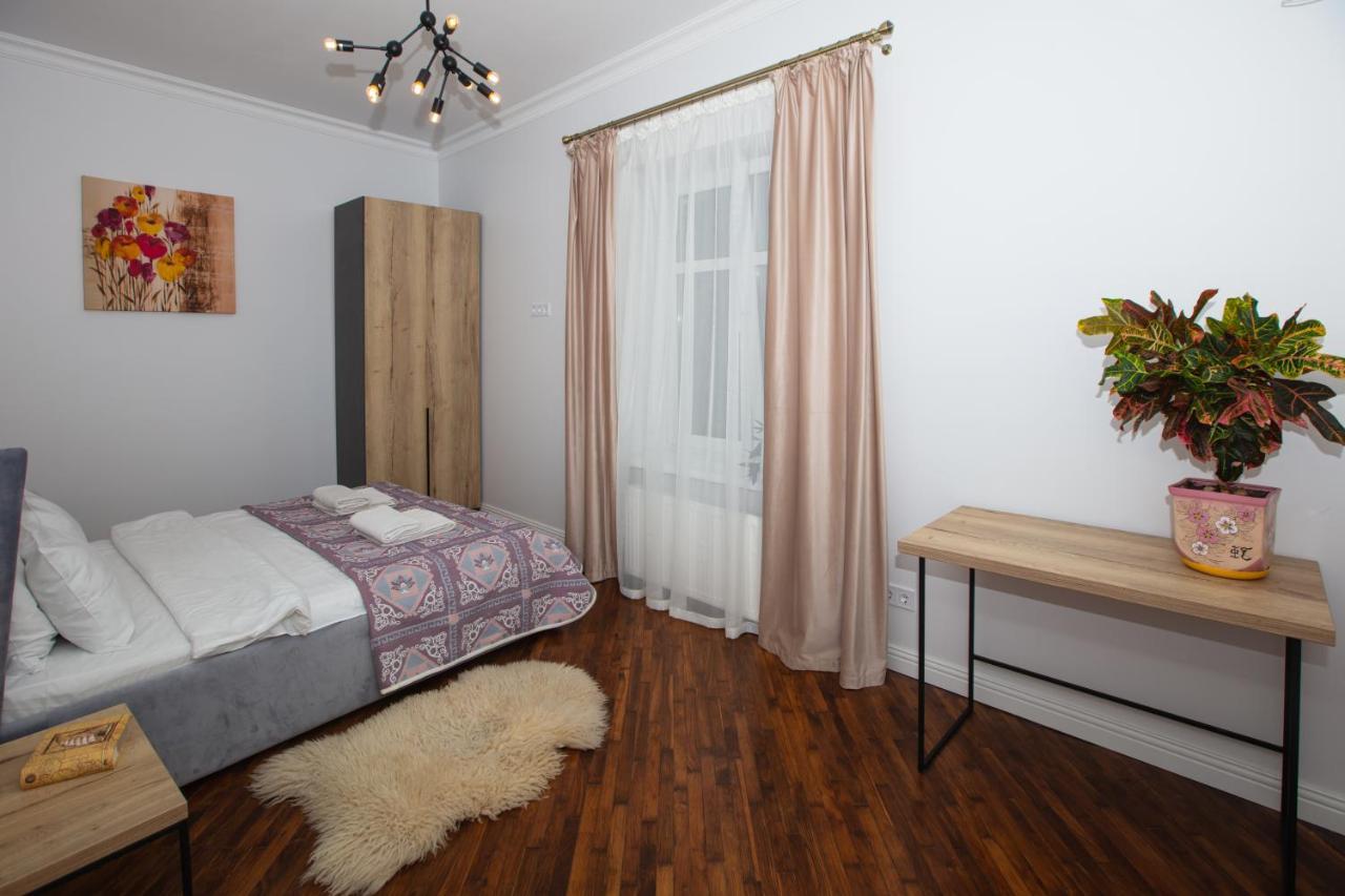 Friends House- Сучасні Апартаменти В Центрі Львова Exterior foto