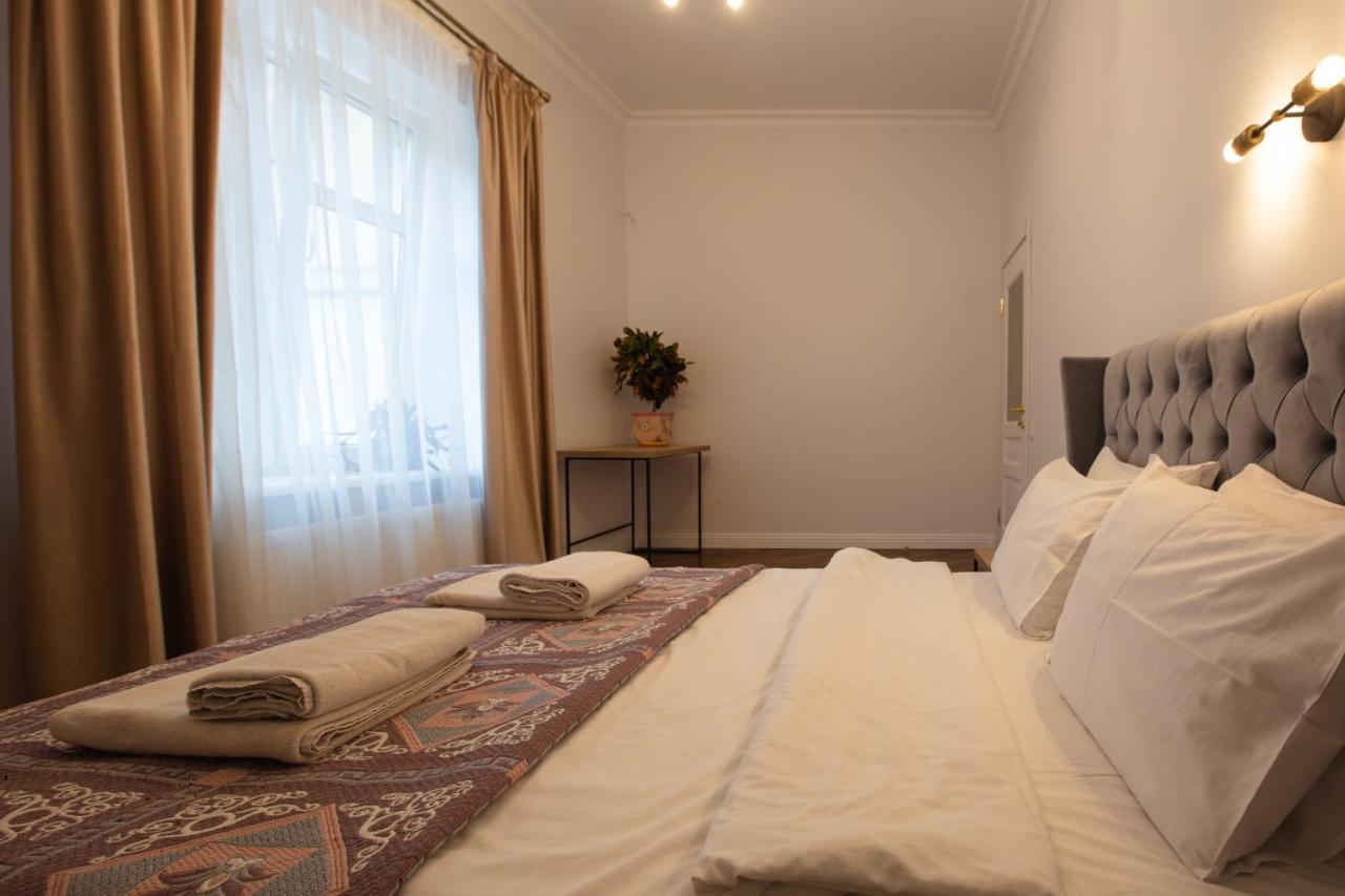 Friends House- Сучасні Апартаменти В Центрі Львова Exterior foto