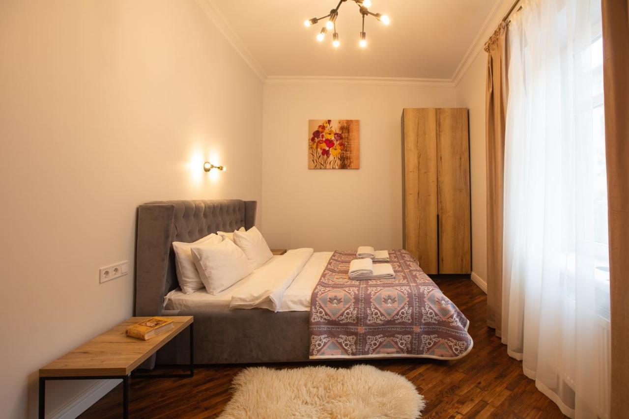 Friends House- Сучасні Апартаменти В Центрі Львова Exterior foto