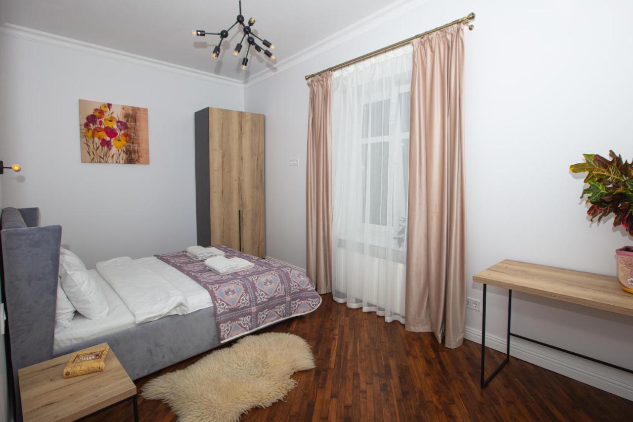 Friends House- Сучасні Апартаменти В Центрі Львова Exterior foto